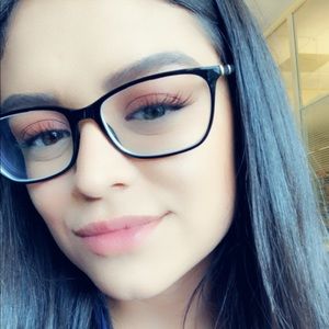 Meet your Posher, Yesenia